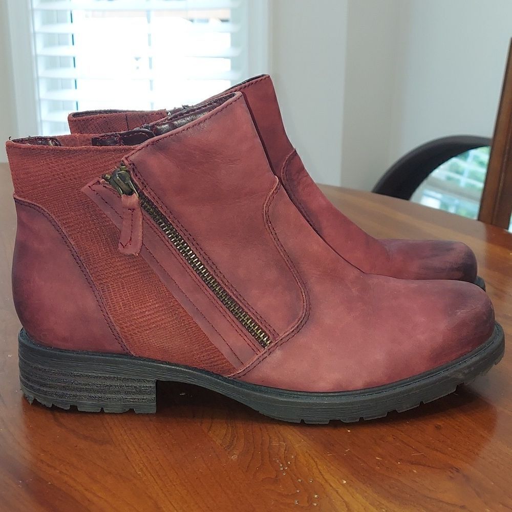 Earth Jordan Ankle Moto Bootie Distressed Red Wine Leather - Women 9.5 D